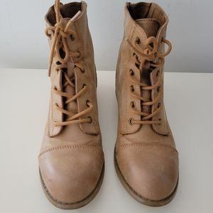 Guess leather lace up ankle boots. Size 6.